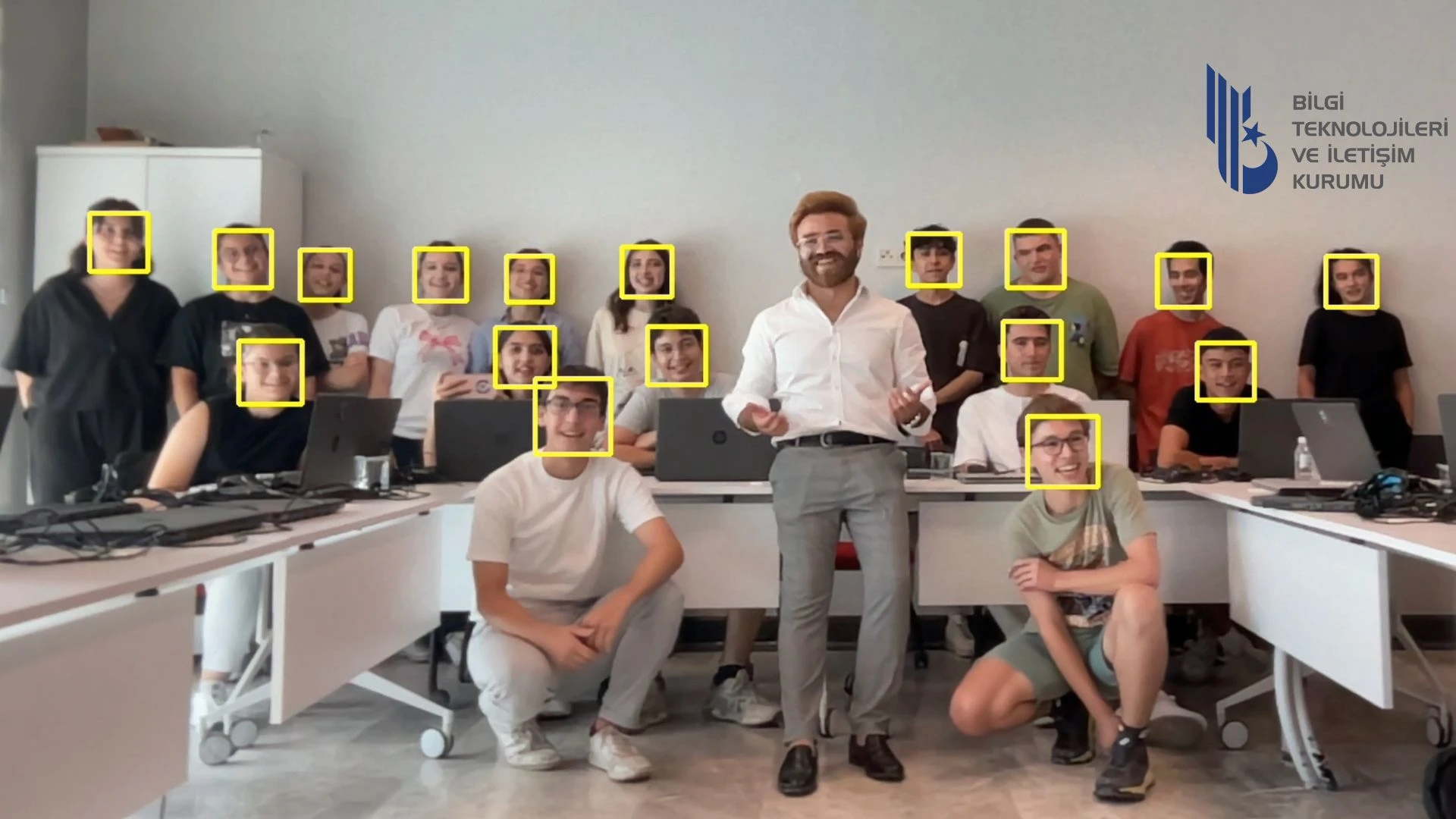 Face Detection App in Photo